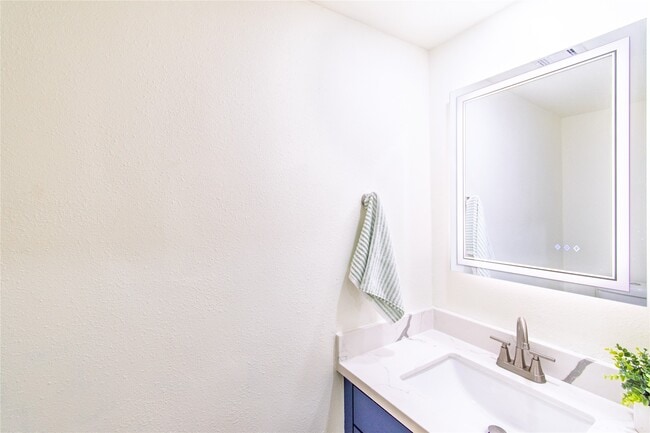 Building Photo - 5805 Valley Forge Dr