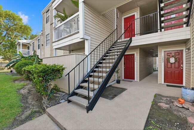 Building Photo - 2750 Holly Hall St