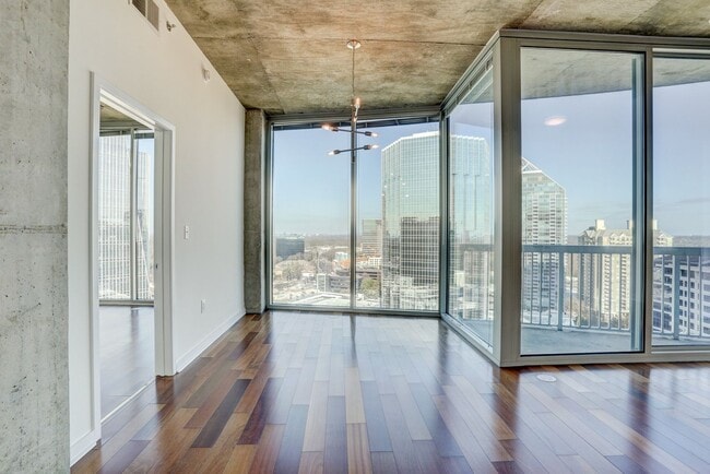 Building Photo - Gorgeous Two Bedroom Condo with Stunning Views of Buckhead!