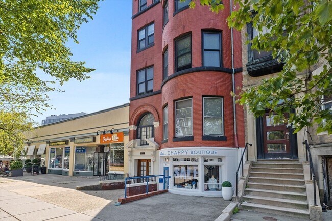 Building Photo - 1011 Beacon St