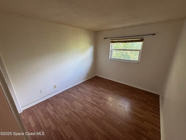 Building Photo - 230 Columbia Dr