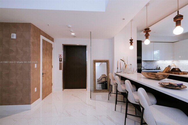 Building Photo - 3040 N Ocean Blvd