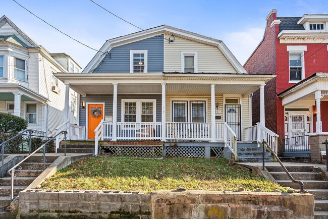 Building Photo - Amazing Anacostia Abode!