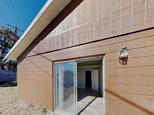 Building Photo - 7135 Edgewater Shores Ct