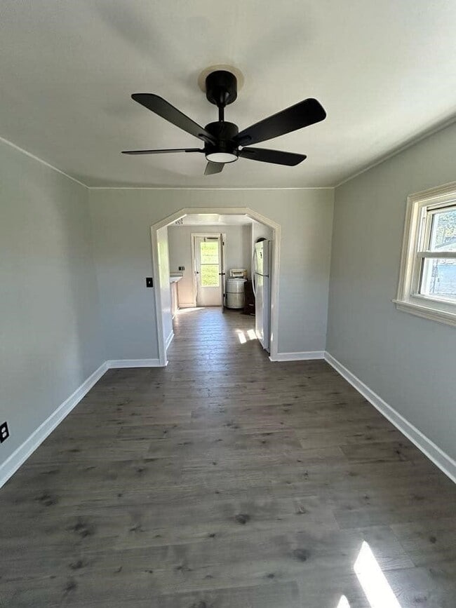 Building Photo - 2073 Castleton Rd
