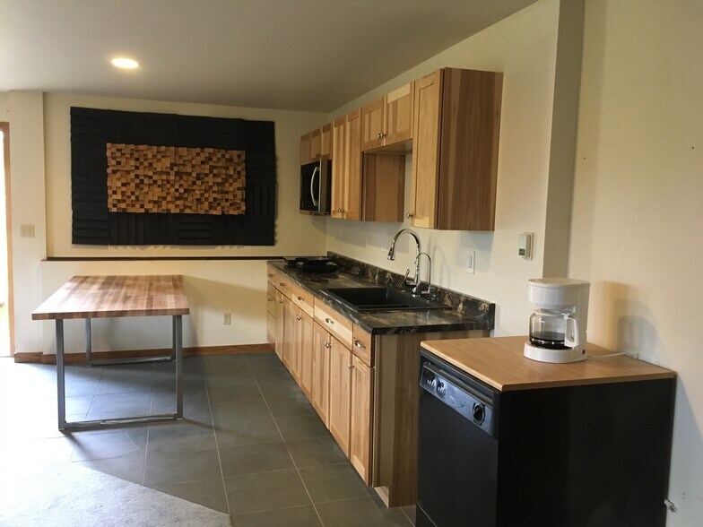 Large living/kitchenette room with Mountain views - 7652 Gartner Rd