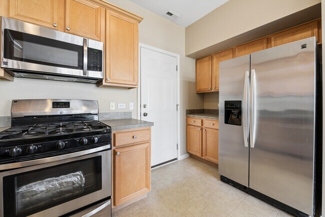 Building Photo - 2326 Sunshine Ln