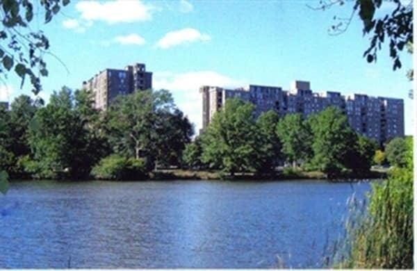 Building Photo - 77 Pond Ave
