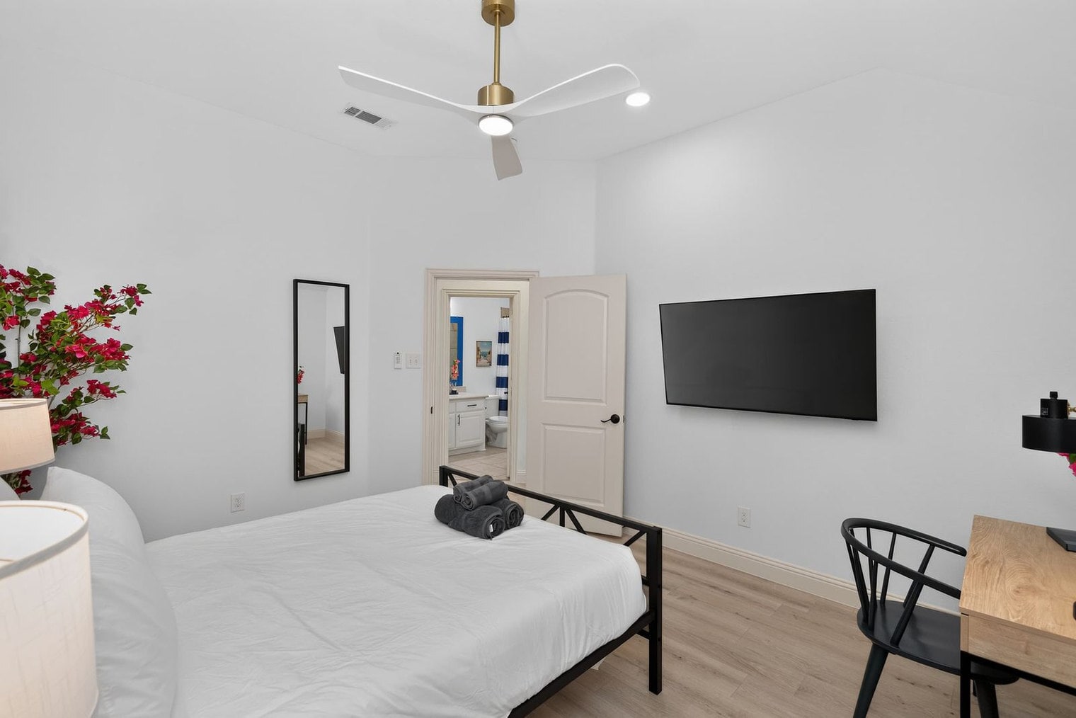 Building Photo - 1688 Pecos Ct