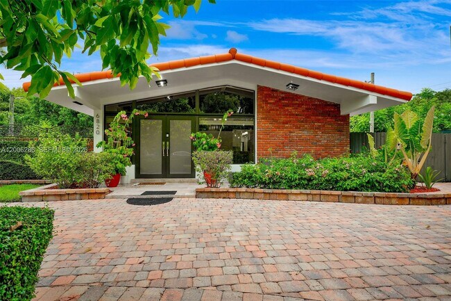 Building Photo - 6820 SW 86th Ave