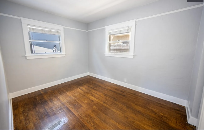 Building Photo - LOOK NO FURTHER!! Cottage Style 1 Bed/1 Ba...
