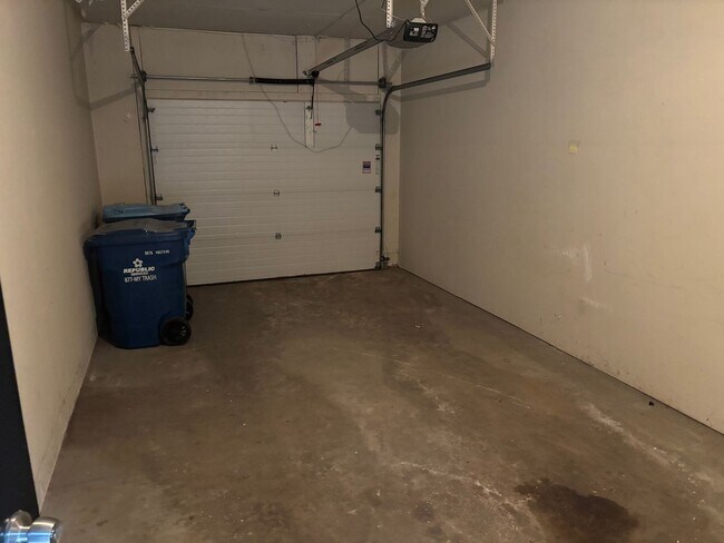 Building Photo - 1399 Suncrest Dr NE