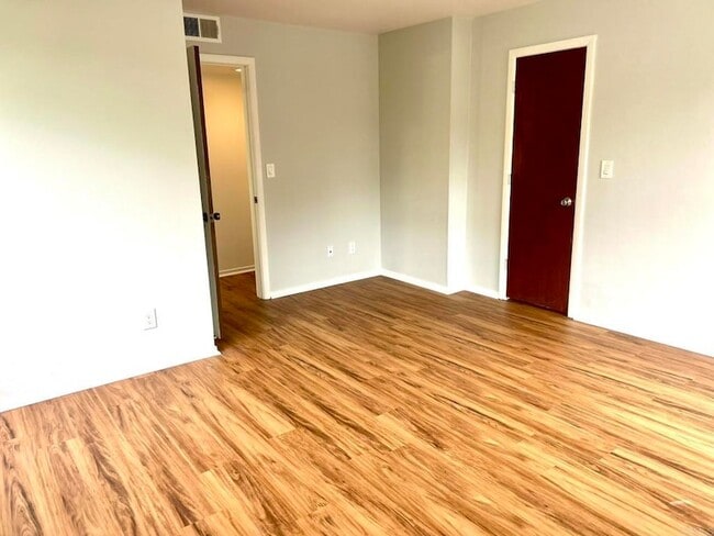 Building Photo - 25072 Alicia Dr