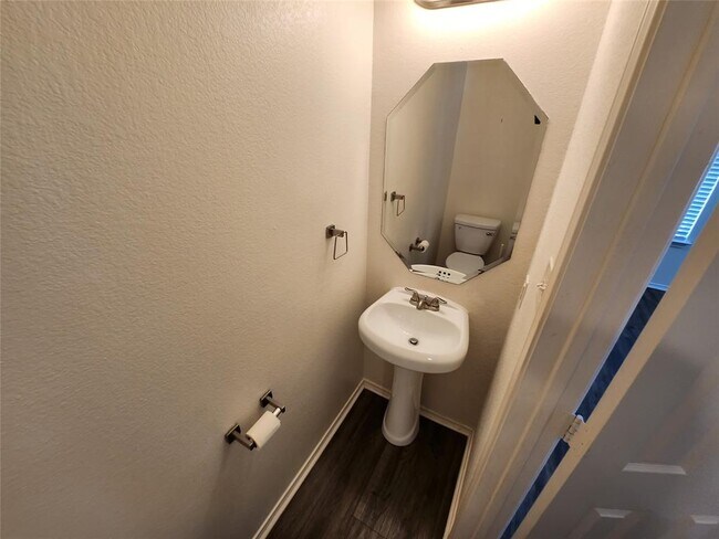 Building Photo - 5780 McNaughton