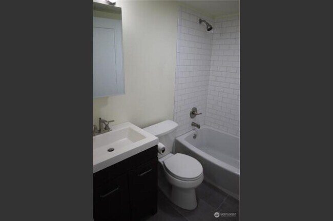 Building Photo - Charming Retreat: Fully Remodeled 3 Bed, 2...