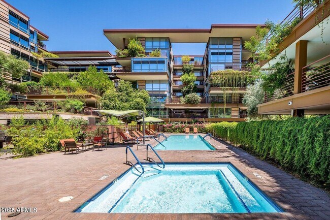 Building Photo - 7117 E Rancho Vista Dr