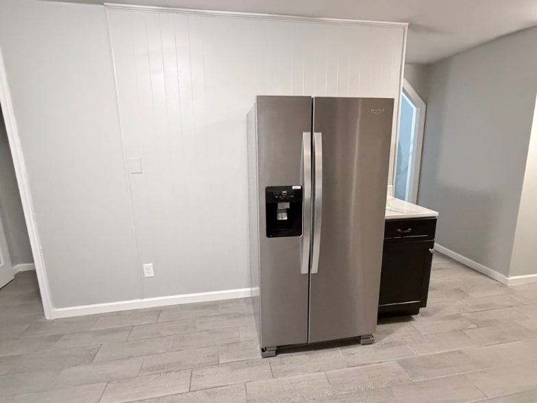 Building Photo - 205 Alesa Dr