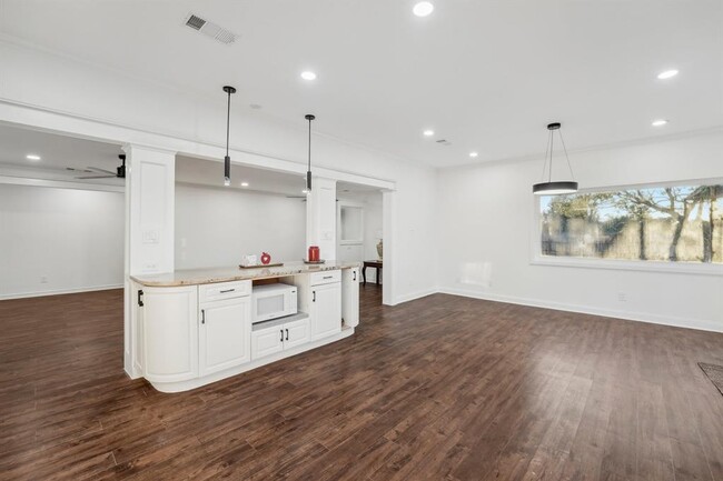 Building Photo - 1739 Starwood Dr