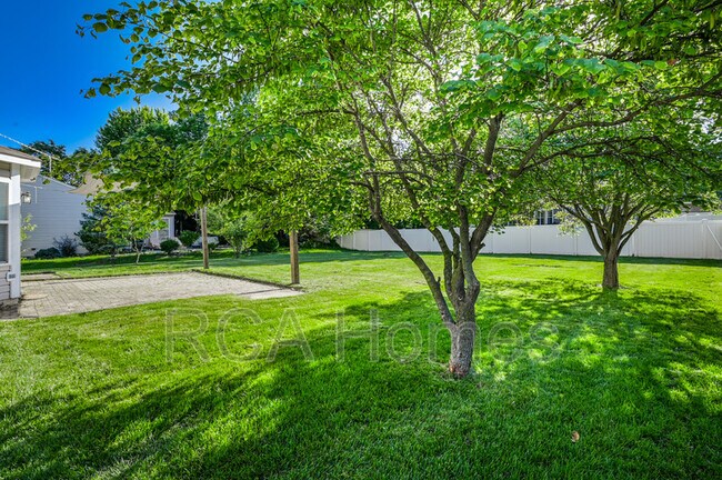 Building Photo - 8189 Admirals Landing Pl