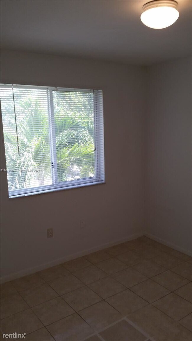 Building Photo - 4 br, 2 bath House - 13950 NE 2nd Ave # 1A 0