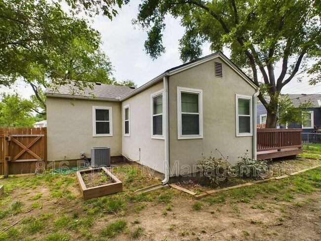 Building Photo - 1323 Meadow Lake Terrace
