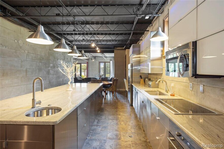 Building Photo - 42183 Kouza Ct