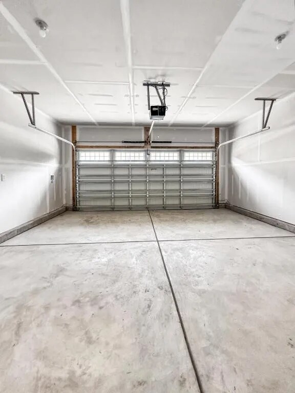 Building Photo - Galil Townhouse