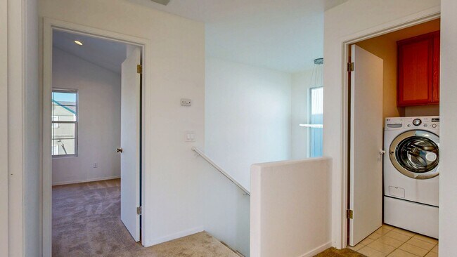 Building Photo - Charming 3 Bedroom 2.5 Bath with Bonus Room and Private Yard!