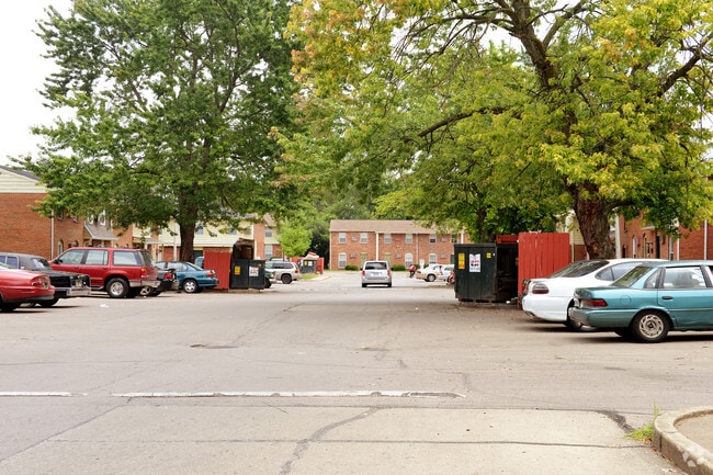 Building Photo - Trailbridge Townhomes