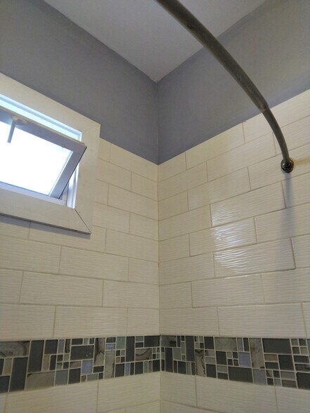 Building Photo - 37 Holland Pl