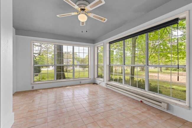 Building Photo - Unique, Charming and Spacious Fayetteville Home!