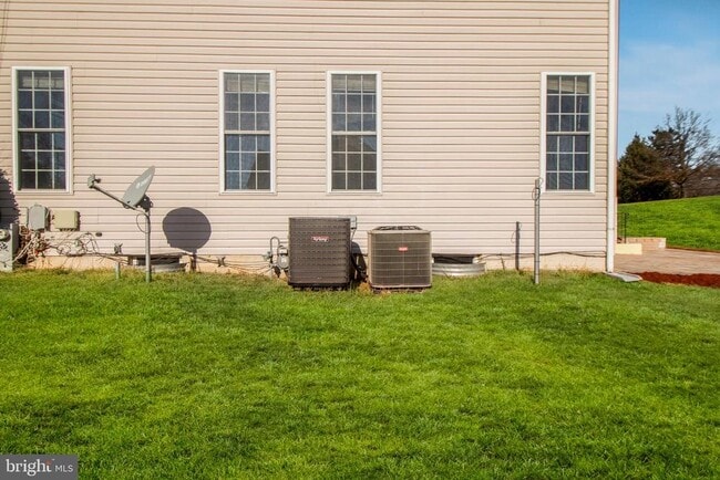 Building Photo - 15309 Lions Den Rd