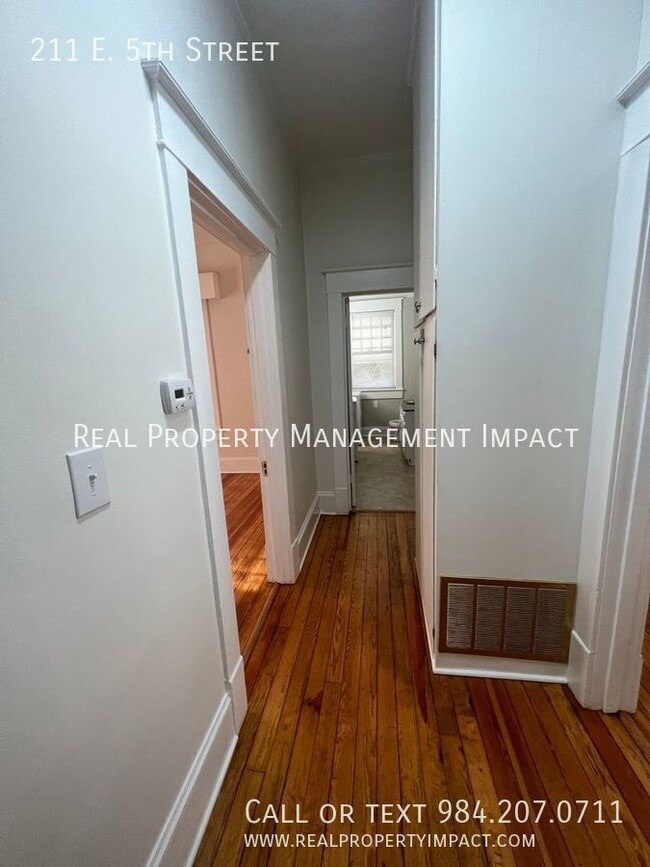 Building Photo - 211 E 5th St