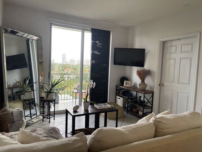 Building Photo - 3500 Coral Wy