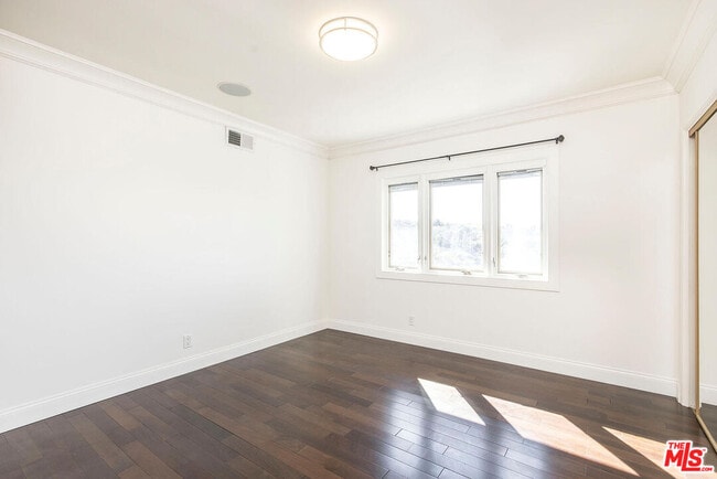 Building Photo - 17108 Oak View Dr