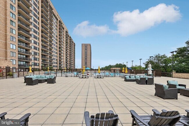Building Photo - 3709 S George Mason Dr