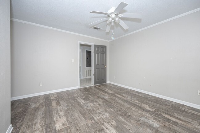 Building Photo - Charming 4-Bedroom, 2-Bath Home in a Prime Location