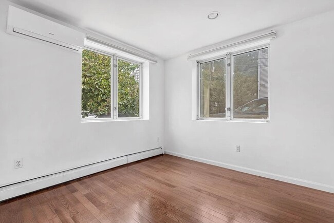Building Photo - 117 Kingsland Ave