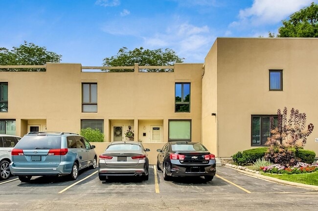 Building Photo - 1 Oak Tree Ct