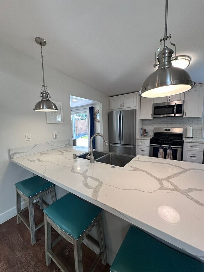 Building Photo - Open Floor Plan in this Stunning 3 bedroom 2 bath home in Imperial Beach!