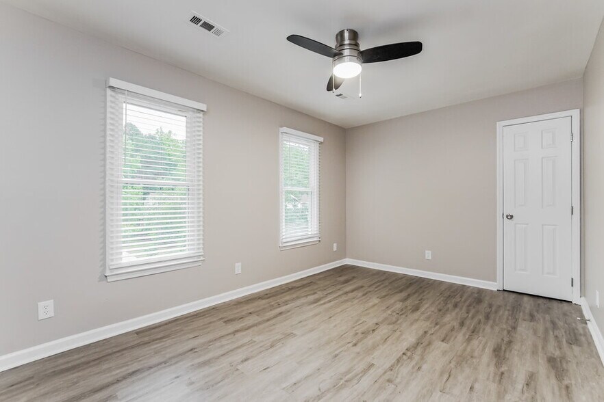 Building Photo - 5217 Country Pines Ct