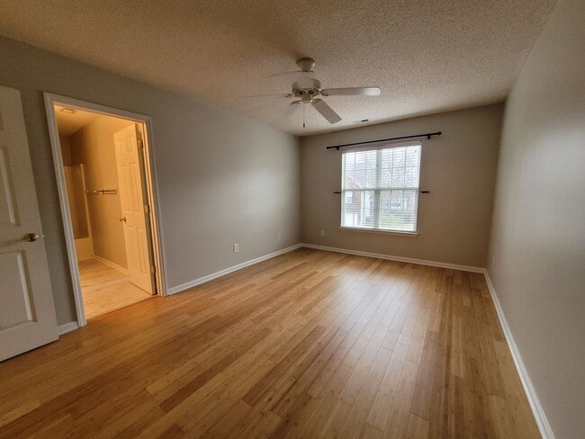 Building Photo - Great 2 Bedroom 2 Bath Townhouse
