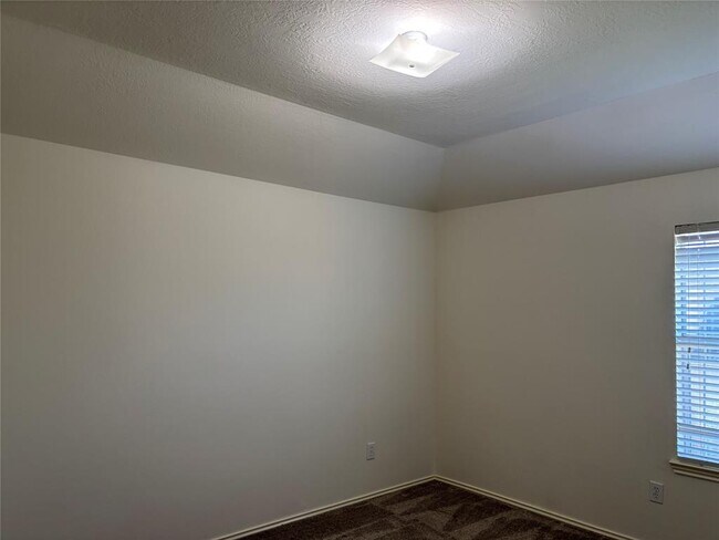 Building Photo - 21223 Colton Cove Dr