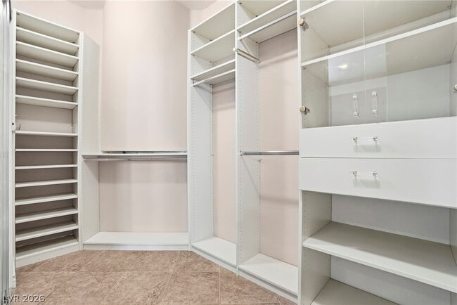 Building Photo - 2870 Deerwood Ct