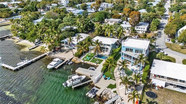 Building Photo - 69 Shoreland Dr