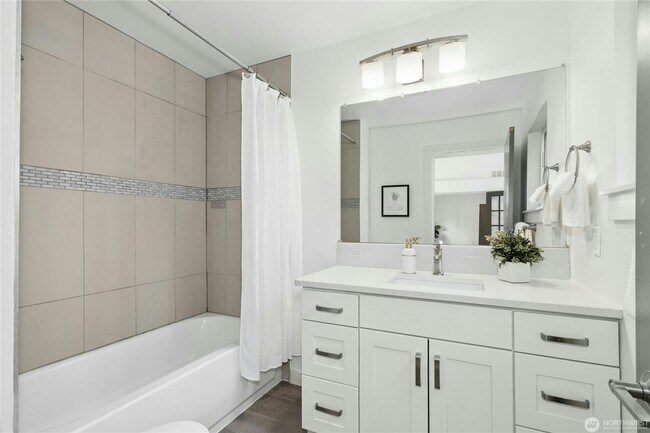 Building Photo - Spacious Richmond Highlands Retreat with Modern Updates & Flexible Living