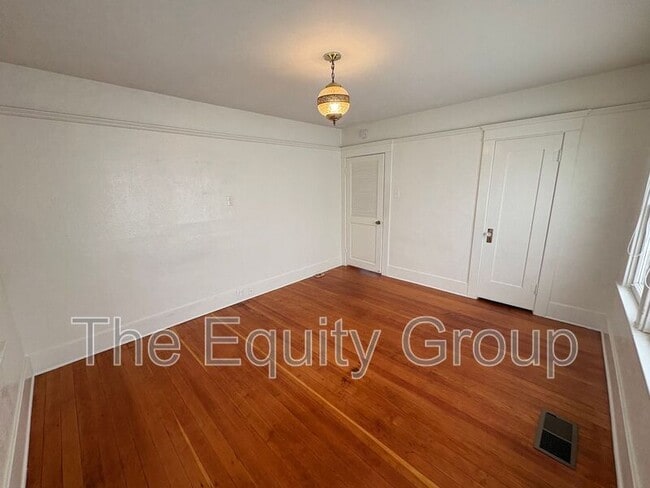 Building Photo - 1410 W Main St