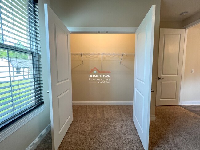Building Photo - Charming Custom-Built Home with Bonus Room...