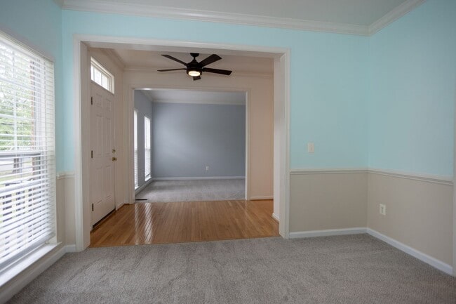 Building Photo - Spacious & Bright Home in Parks of Piedmon...