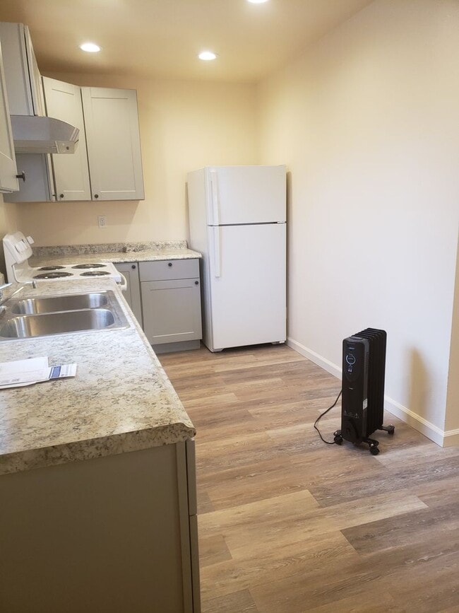 Building Photo - One bedroom, unfurnished unit in down town Bishop.